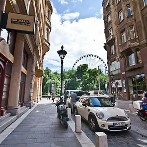 Sasone & Sas Two & Sas Ho *** Budapest